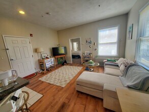 362 Harvard St, Unit 5 in Cambridge, MA - Building Photo - Building Photo