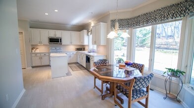 54 Winchester Dr in North Haven, CT - Building Photo - Building Photo