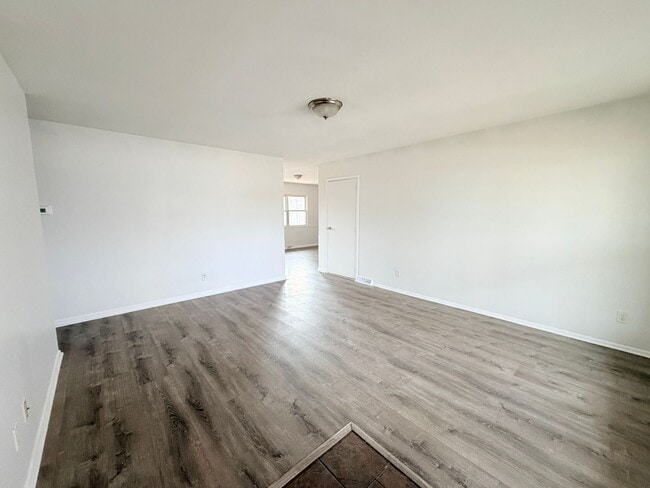 913 Middle Dr in New Whiteland, IN - Building Photo - Building Photo