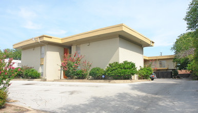 Tulsa Way Apartments in Fort Worth, TX - Building Photo - Building Photo