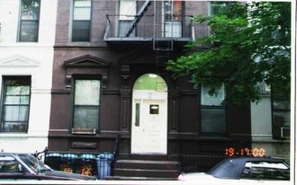 522 E 83rd St Apartamentos