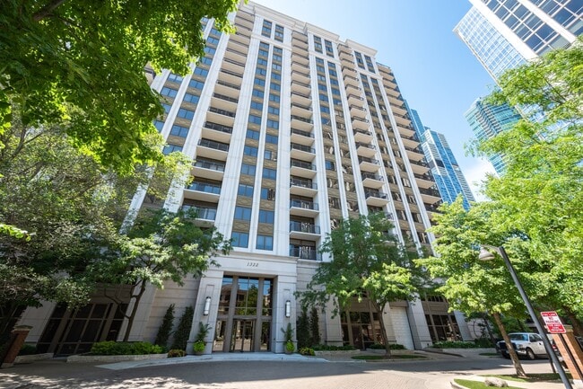property at 1322 S Prairie Ave