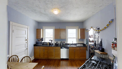 3 Kinnaird St, Unit 1 in Cambridge, MA - Foto de edificio - Building Photo