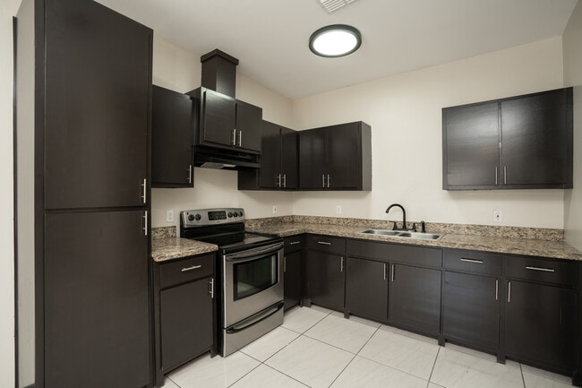 Rebeca Apartments in Brownsville, TX - Foto de edificio - Interior Photo