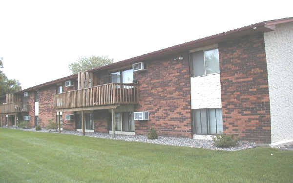 636 Harrison St in Anoka, MN - Foto de edificio - Building Photo