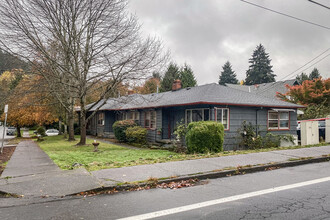 2342 SE 70th Ave in Portland, OR - Building Photo - Building Photo