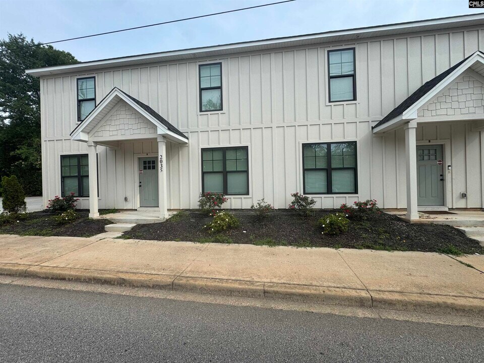 2035 Rosewood Dr in Columbia, SC - Foto de edificio