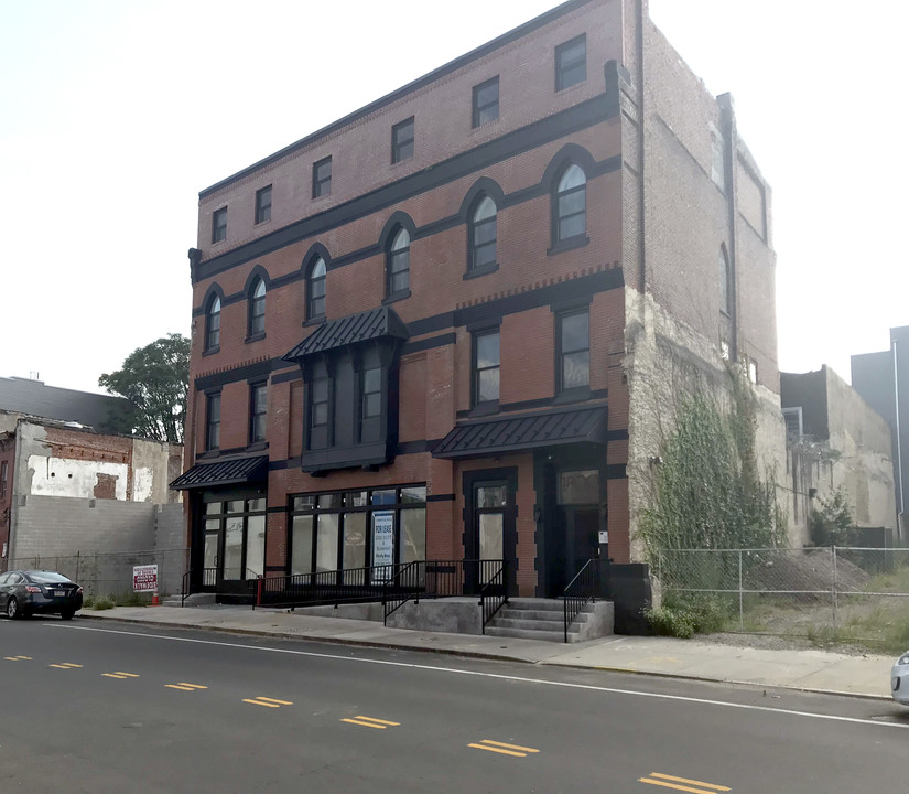 1800 Ridge Ave in Philadelphia, PA - Foto de edificio