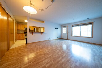 10804 Lexington Dr in Eden Prairie, MN - Building Photo - Building Photo