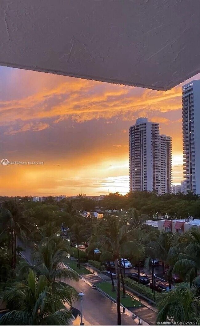 3642 NE 171 St in North Miami Beach, FL - Building Photo - Building Photo