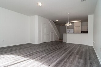 5108 SE Mariner Garden Cir in Stuart, FL - Building Photo - Building Photo