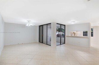 3570 Magellan Cir in Miami, FL - Building Photo - Building Photo