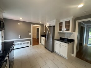 76 Wellesley Ave in Wellesley, MA - Building Photo - Building Photo