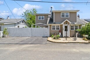 148 McKinley Ave in Old Bridge, NJ - Building Photo