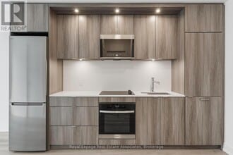 60 Central Park Roadway in Toronto, ON - Building Photo - Building Photo