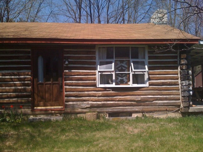 693 Adams Hotel Rd in Shoemakersville, PA - Building Photo - Building Photo