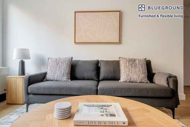 130 W 15th St in New York, NY - Foto de edificio - Building Photo