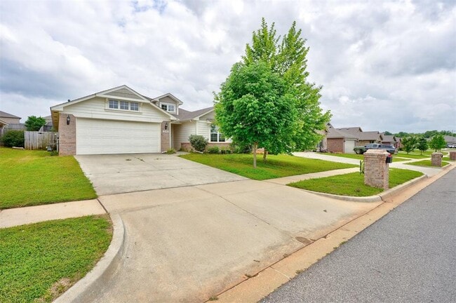 12490 Native Hill Dr in Choctaw, OK - Building Photo - Building Photo