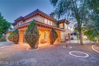 252 Dark Forest Ave in Las Vegas, NV - Building Photo - Building Photo