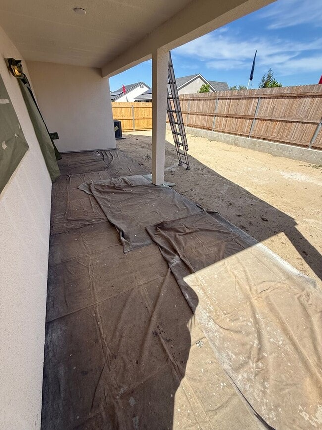 301 Stork Ct in Delano, CA - Building Photo - Building Photo