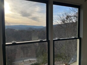 369 Hillside Dr in Waleska, GA - Foto de edificio - Building Photo