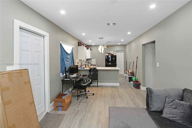 3705 NW 35th Ave in Miami, FL - Building Photo - Building Photo