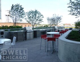 1537 N Clybourn Ave, Unit 1-Bedroom in Chicago, IL - Foto de edificio - Building Photo
