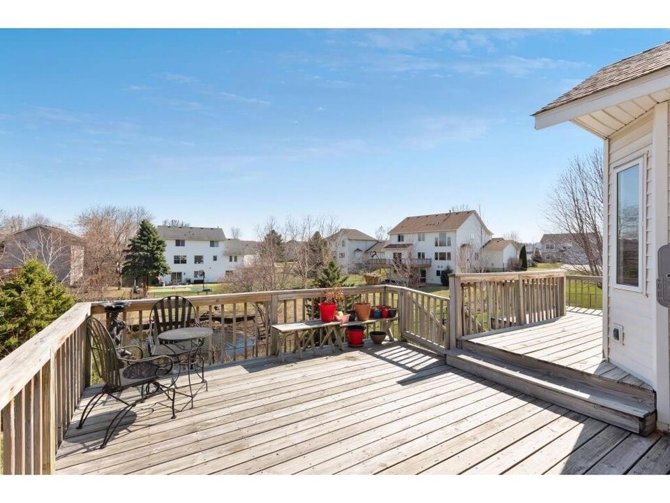 2142 Groveland Way in Shakopee, MN - Building Photo