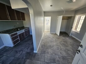 2561 Olive St, Unit Upstairs Room in Huntington Park, CA - Building Photo
