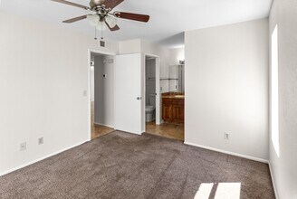 850 S River Dr, Unit 1050 in Tempe, AZ - Building Photo - Building Photo