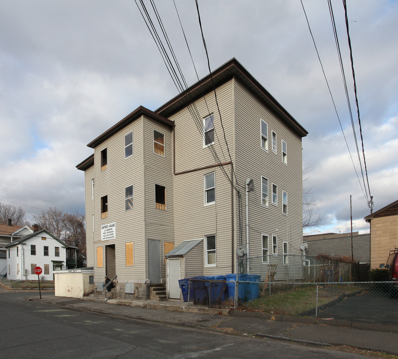 46 N Leonard St in Waterbury, CT - Building Photo