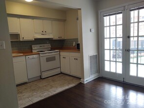 910 McAlway Rd in Charlotte, NC - Building Photo - Building Photo