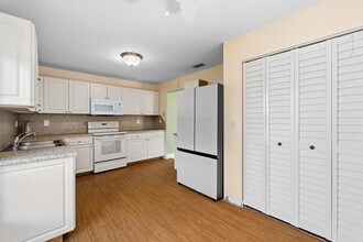 3233 Perimeter Dr in Greenacres, FL - Building Photo - Building Photo