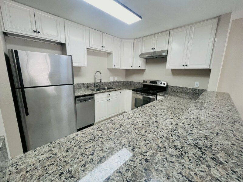 3030 Suncrest Dr in San Diego, CA - Building Photo