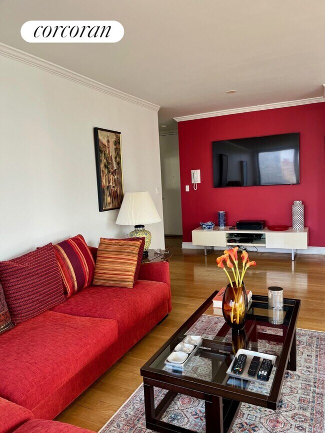 161 W 61st St in New York, NY - Building Photo - Building Photo