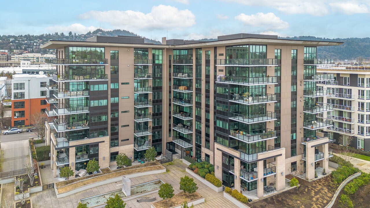 1830 NW Riverscape St, Unit 209 in Portland, OR - Building Photo