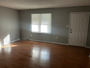 301 Emerald Dr in Bristol, VA - Building Photo - Building Photo