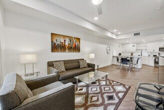 375 Camino De La Reina, Unit ID1039835P in San Diego, CA - Building Photo - Building Photo