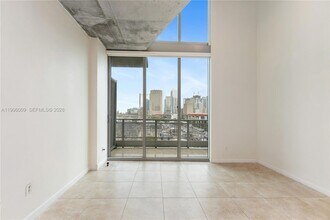 690 SW 1st Ct, Unit 1017 in Miami, FL - Building Photo - Building Photo