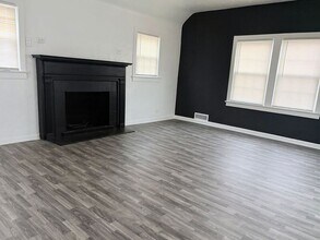 9910 E 38 Terrace in Kansas City, MO - Building Photo - Building Photo