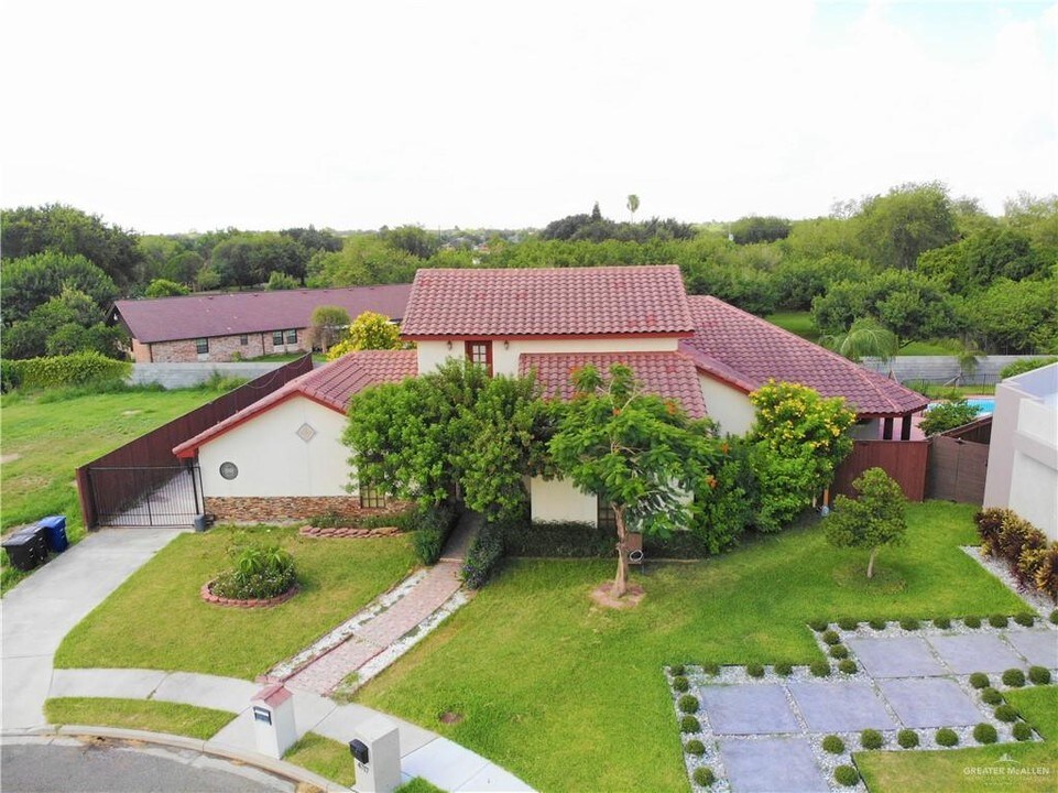 41 Quince Ave in McAllen, TX - Building Photo