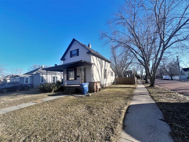 801 E 6th Ave in Mitchell, SD - Building Photo - Building Photo
