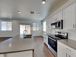 1714 Macchia Ave in North Las Vegas, NV - Foto de edificio - Building Photo