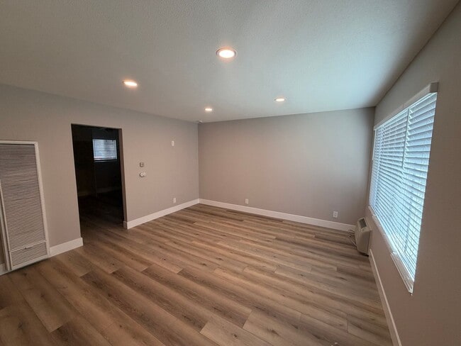 2610 Phipps Ave in Simi Valley, CA - Building Photo - Building Photo