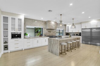 319 S Riverside Dr in Pompano Beach, FL - Foto de edificio - Building Photo