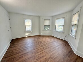 30 Walter Hammond Pl in Waldwick, NJ - Building Photo - Building Photo