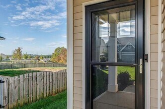 8810 Douglas Palace Ct in Charlotte, NC - Building Photo - Building Photo