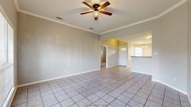 2404 Trace Meadows in College Station, TX - Foto de edificio - Building Photo