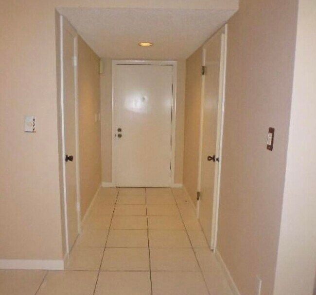 15729 Bottlebrush Cir in Delray Beach, FL - Foto de edificio - Building Photo