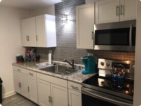 240 South Ave, Unit unit #4 in Rochester, NY - Building Photo